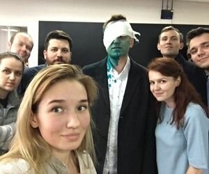 Навальный попал в больницу после нападения с зеленкой