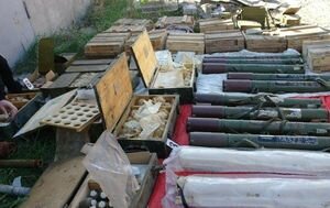 В Бахмуте нашли обширный тайник взрывного арсенала с гранатометами и минами