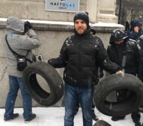В Киеве неизвестный в упор выстрелил в грудь активисту и участнику Революции достоинства