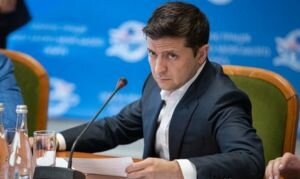 Зеленский ответил на требование украинцев отменить финансирование партий