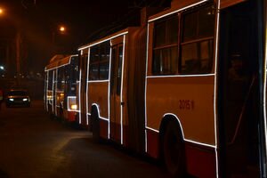 В Одессе месяц будут ездить украшенные иллюминацией троллейбусы: завораживающие фото