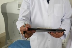 В Кременчуге врача могут посадить на восемь лет за демонстрацию полового органа детям