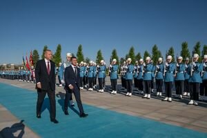 В Киеве прошла торжественная церемония встречи Зеленского с Эрдоганом
