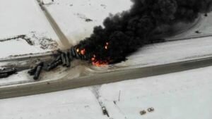 В Канаде сошел с рельс и взорвался поезд с нефтью: видео и детали ЧП
