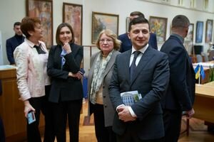 Зеленский наградил украинских ученых премиями за модернизацию в работе государства