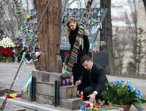 Глава государства Украина вместе с супругой почтили память Героев Небесной Сотни (фото)