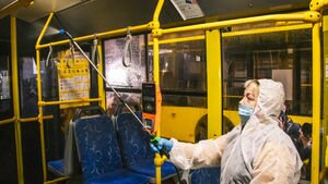 Карантин в Украине: кто должен следить за количеством пассажиров в общественном транспорте