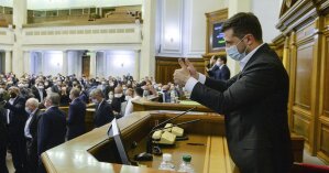 Депутаты разрешили Укрпочте обменивать валюту, открывать банковские карты и обслуживать счета: подробности