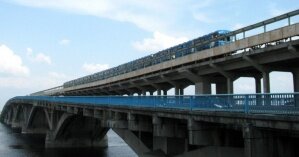 Київська підземка перекрила кілька станцій через замінування мосту Метро