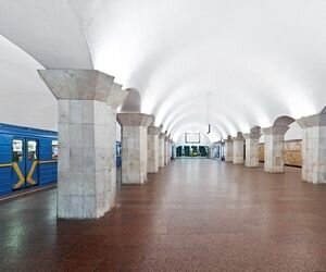 Пассажиры метрополитена застряли в задымленном тоннеле метро
