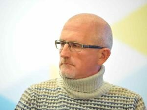 Стеценко: Украинская власть в отношении России пытается усидеть сразу на двух стульях