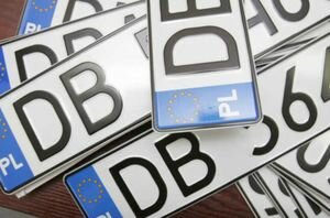 В Кабмине появился проект постановления о штрафах авто на еврономерах непосредственно при остановке