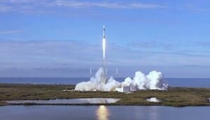 SpaceX запустила на орбиту ракету с новым стыковочным узлом для МКС: фото и видео