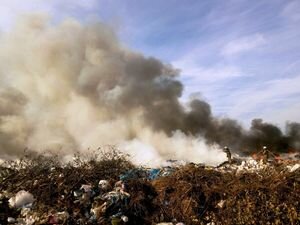 Пожар на свалке: в Бердичеве вспыхнул полигон с мусором