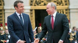Обмен, газ и Минск-2: Путин и Макрон обсудили Украину