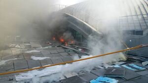 В аэропорту Испании вспыхнул мощный пожар: спасатели срочно провели эвакуацию (фото)