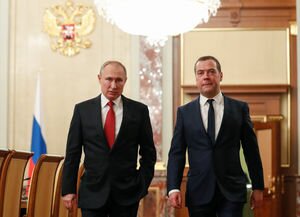 Путин назначил Медведева своим заместителем в Совбез России