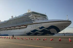 Вирус на круизном лайнере Diamond Princess: за сутки заразились еще 44 человека
