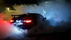 В центре Харькова лихач на BMW нагло дрифтовал по всей проезжей части: видео