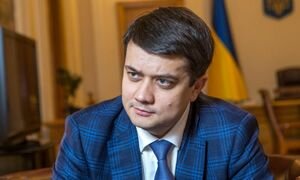 Коронавирус в Украине: Разумков подписал законы по борьбе с заболеванием