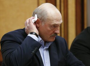 Лукашенко считает, что пережить коронавирус можно 