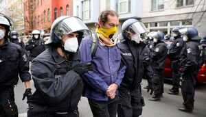 В столице Германии люди вышли на митинг против карантина