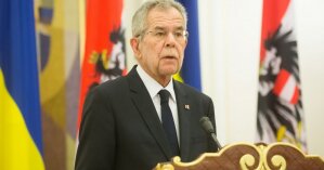 Сидел в ресторане: президент Австрии нарушил карантин