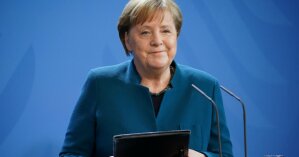 Меркель выступила за продолжение санкций против России