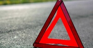 В Киеве водитель Chevrolet проигнорировал дорожный знак и врезался в маршрутку