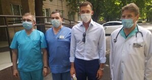 Главный тренер сборной Украины оказал помощь военному госпиталю