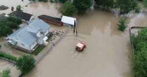 Под Тернополем река перелилась через дамбу: людей эвакуируют, вода будет подниматься
