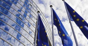 В Евросоюзе негативно отнеслись к решению КСУ и призвали быстро уладить проблему