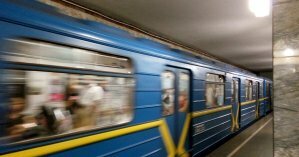 В Киеве авария на зеленой ветке метро: зацепер попал под поезд