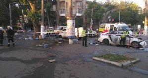 Появилось видео жесткого столкновения патрульного авто с бусом в Одессе
