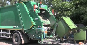 В Житомирской области три грузовика пытались ночью сбросить мусор, привезенный со Львова
