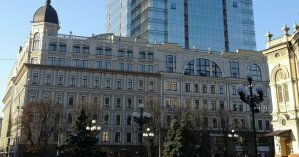Захват банка в Киеве: копы ищут журналистов трех телеканалов, которых пустят к террористу для трансляции его заявления