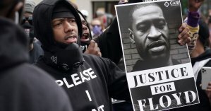 Появилось видео задержания афроамериканца Джорджа Флойда с нагрудных камер полицейских