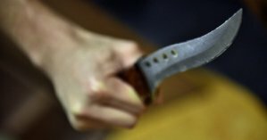 В Запорожье иностранец всадил нож в мужчину у магазина и пытался скрыться
