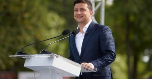 Реформы, КСУ и ситуация на Донбассе: Зеленский и Макрон провели телефонные переговоры