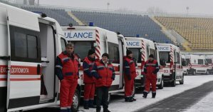 В Полтавской области машины скорой помощи не выдали врачам, они стояли на стадионе