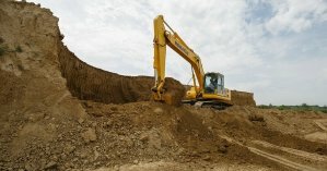 В Полтавской области под прикрытием местной власти незаконно добывают песок и глину