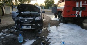 Под Луганском загорелись сразу девять машин, пожарные вызывали подкрепление