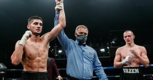 Непобежденный украинский боксер Зоравор Петросян нокаутировал российского богатыря