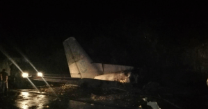 Вблизи Харькова потерпел крушение военный самолет с курсантами: видео с места событий