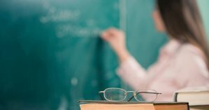 Кабмин отсрочил повышение зарплат педагогам до 2022 года