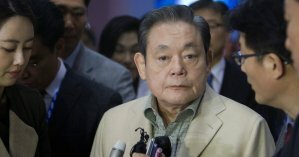 В Сеуле на 79 году жизни умер руководитель концерна Samsung Ли Гон Хи