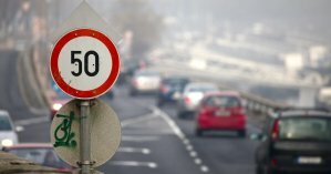 На нескольких улицах Киева снизили максимальную скорость до 50 км/час: список