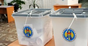 Во второй тур выборов в Молдове прошла экс-премьер Санду и президент Додон