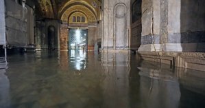 Из-за ошибки синоптиков Венецию сильно затопило: впечатляющие фото и видео непогоды