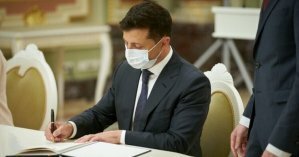 Зеленский подписал закон о возобновлении е-деклараций и полномочий НАПК